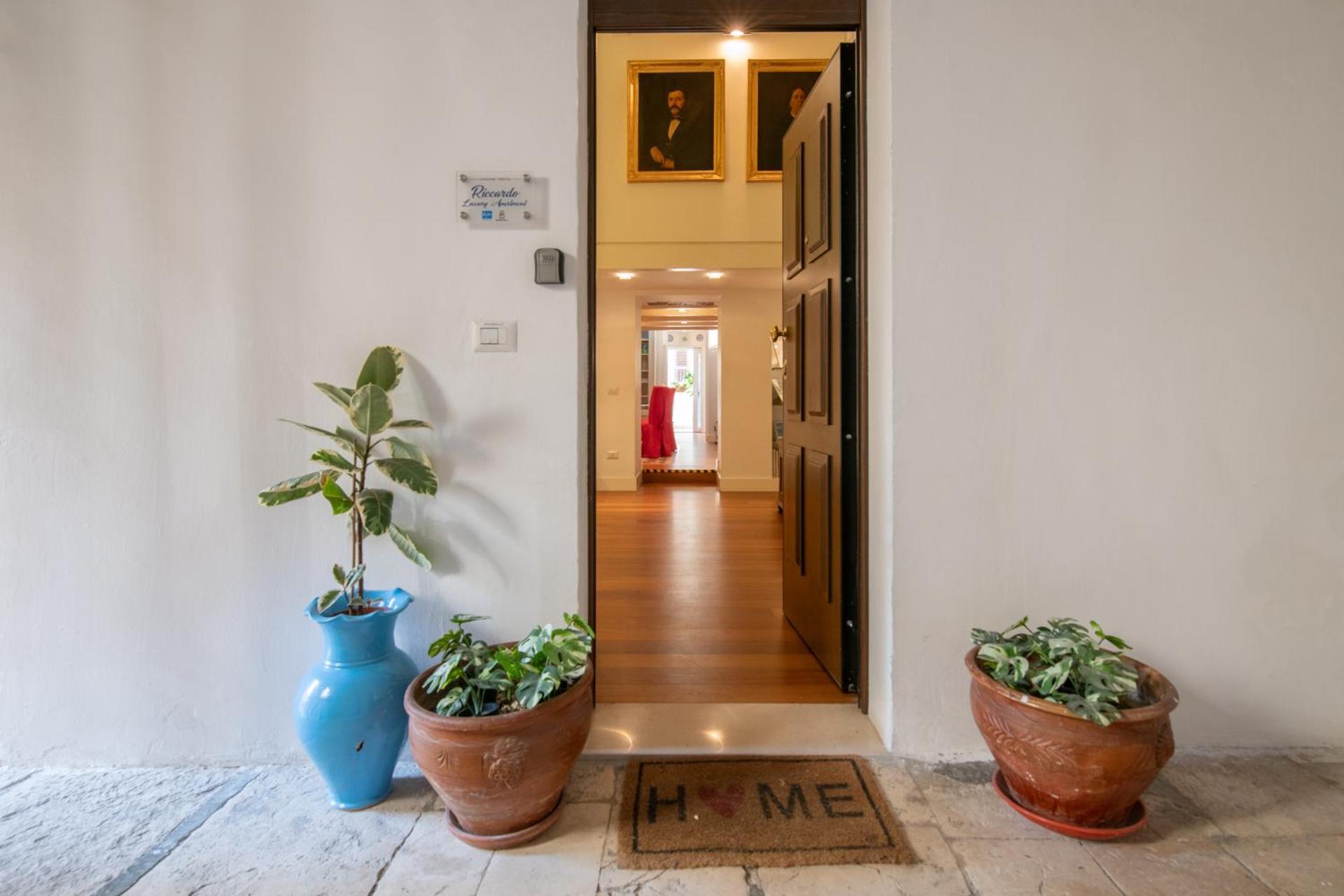 Riccardo Luxury Apartment Bari Bagian luar foto
